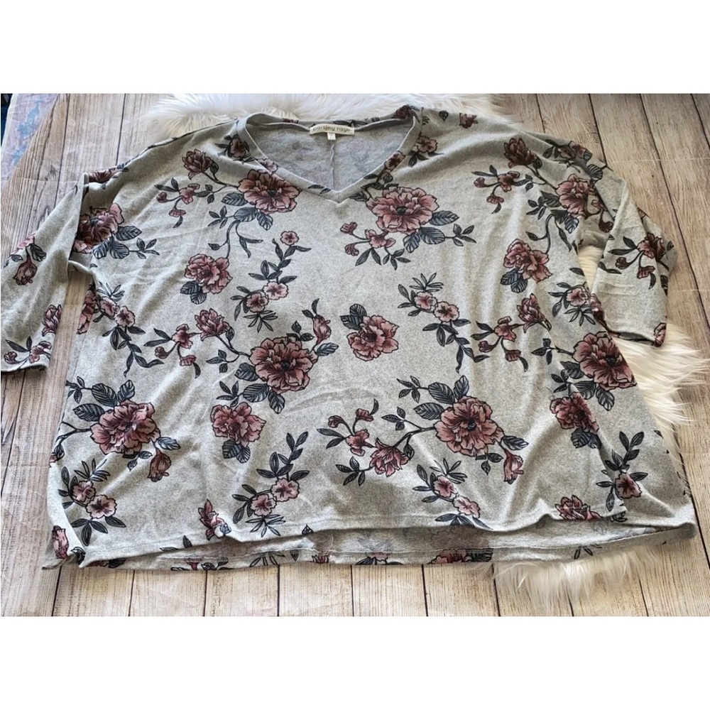 Paisley raye plus size floral top size 3x.